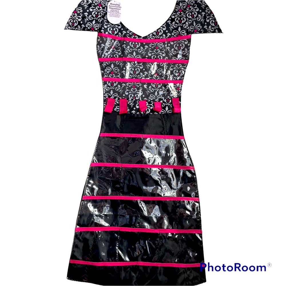 Hanging accessories organizer